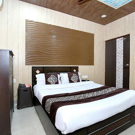 Oyo 8105 Royale Guest House Ludhiana Zewnętrze zdjęcie