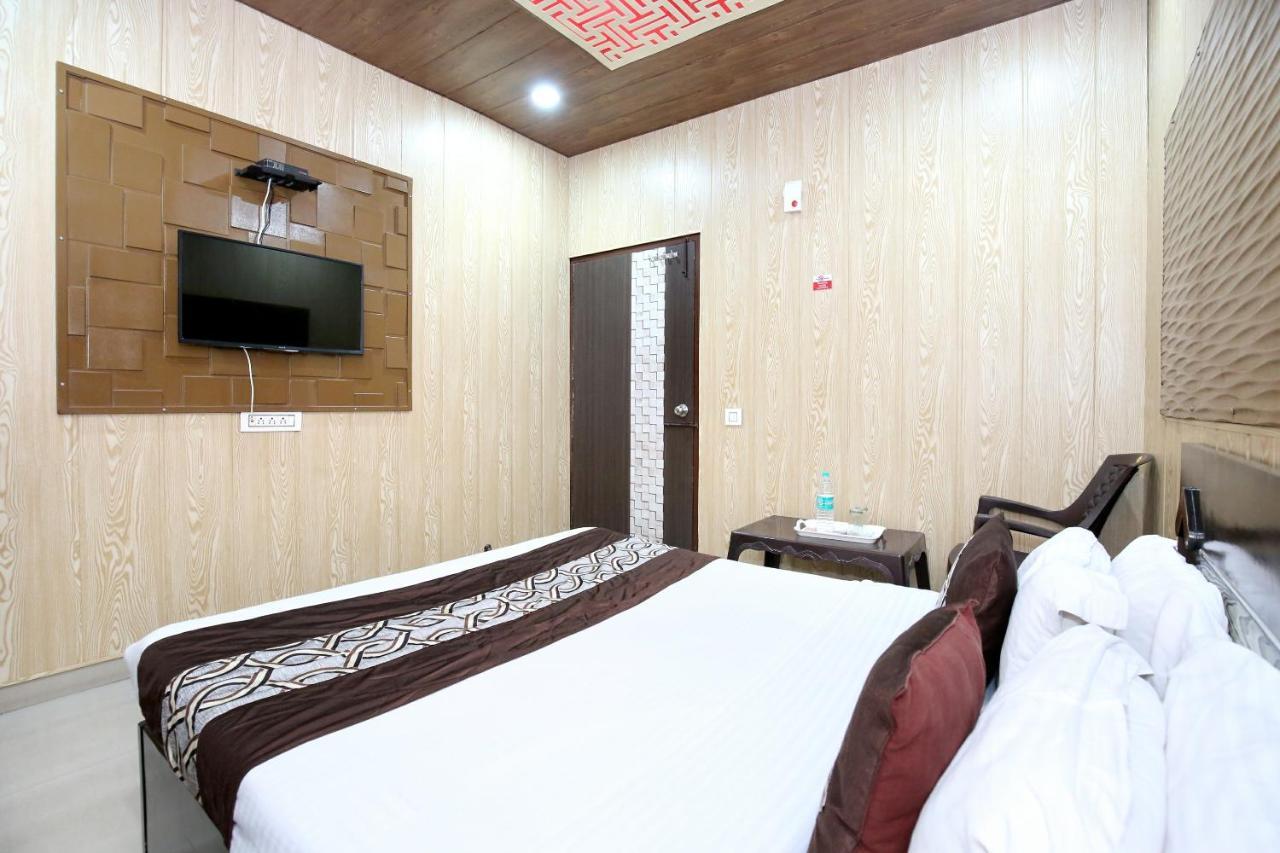Oyo 8105 Royale Guest House Ludhiana Zewnętrze zdjęcie