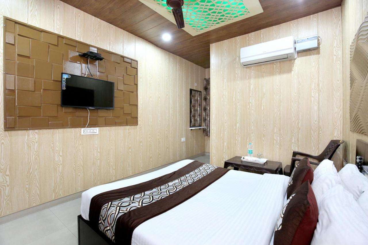 Oyo 8105 Royale Guest House Ludhiana Zewnętrze zdjęcie