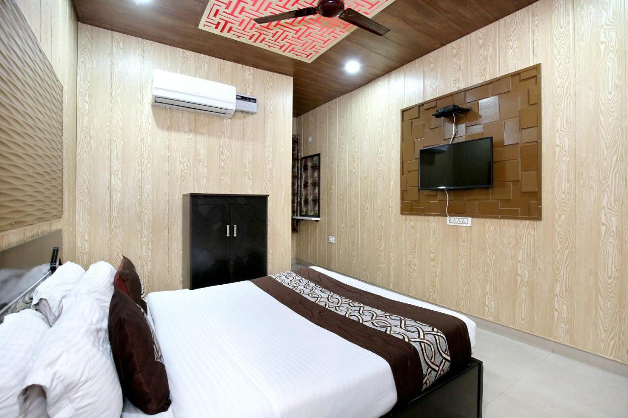 Oyo 8105 Royale Guest House Ludhiana Zewnętrze zdjęcie