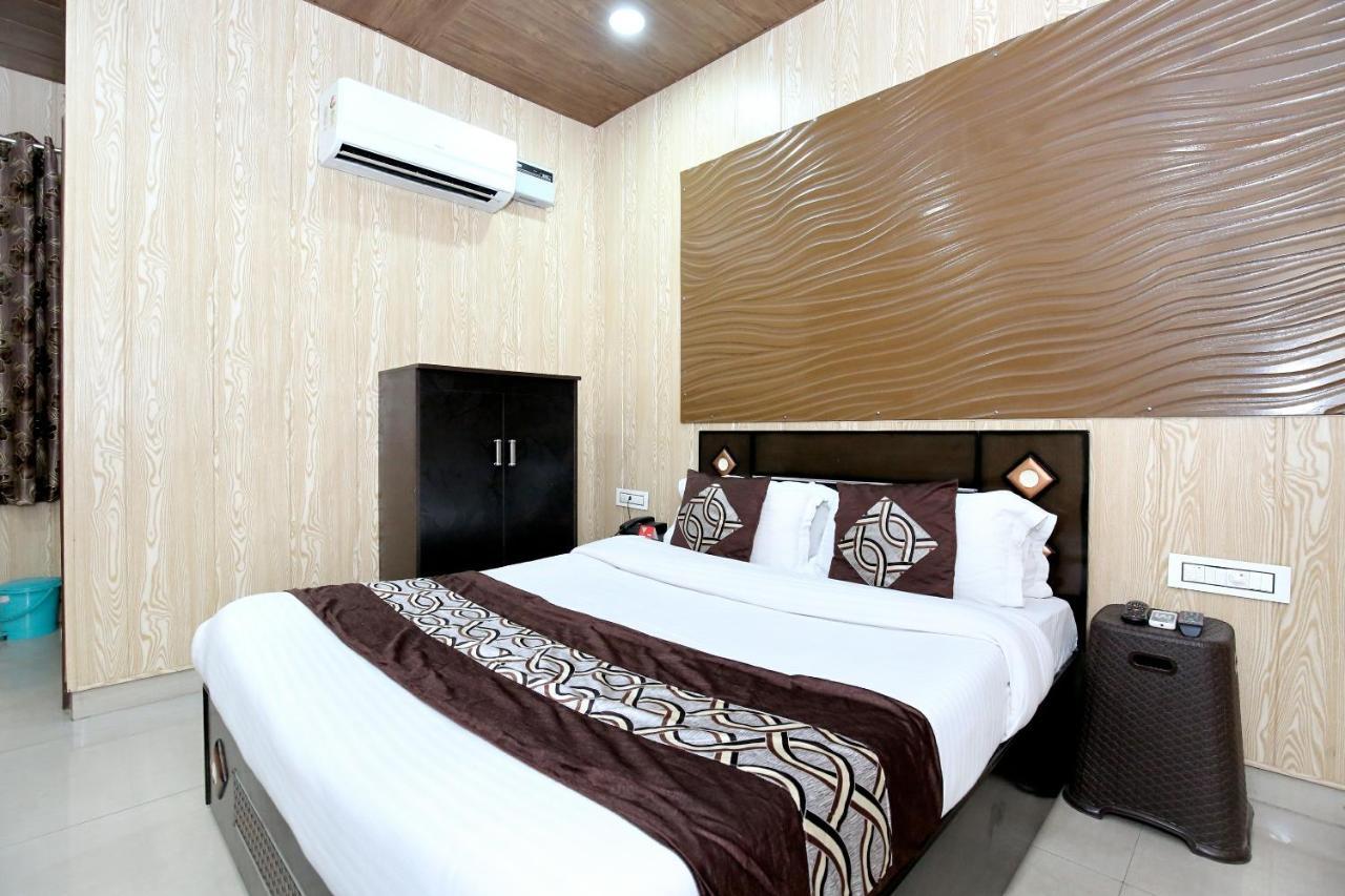 Oyo 8105 Royale Guest House Ludhiana Zewnętrze zdjęcie