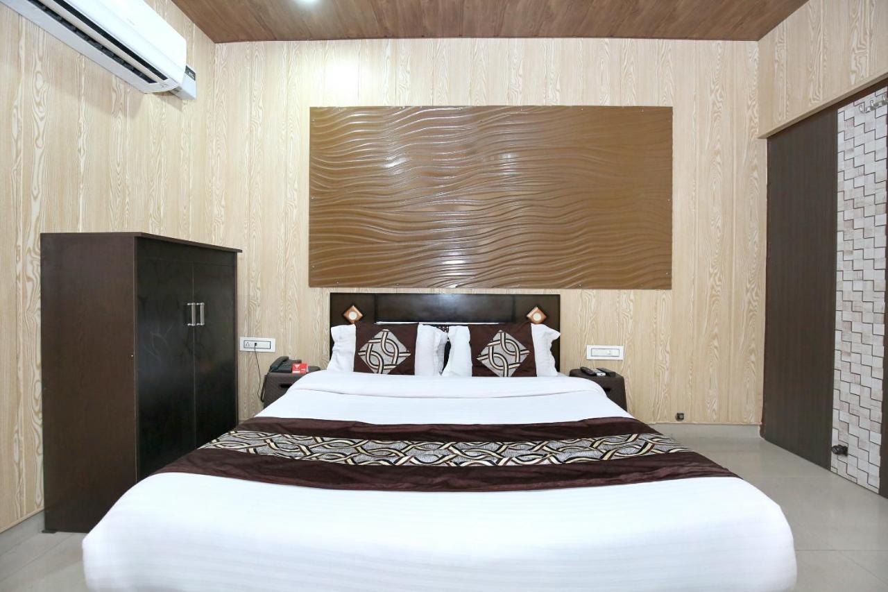 Oyo 8105 Royale Guest House Ludhiana Zewnętrze zdjęcie