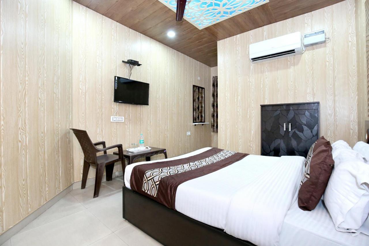Oyo 8105 Royale Guest House Ludhiana Zewnętrze zdjęcie