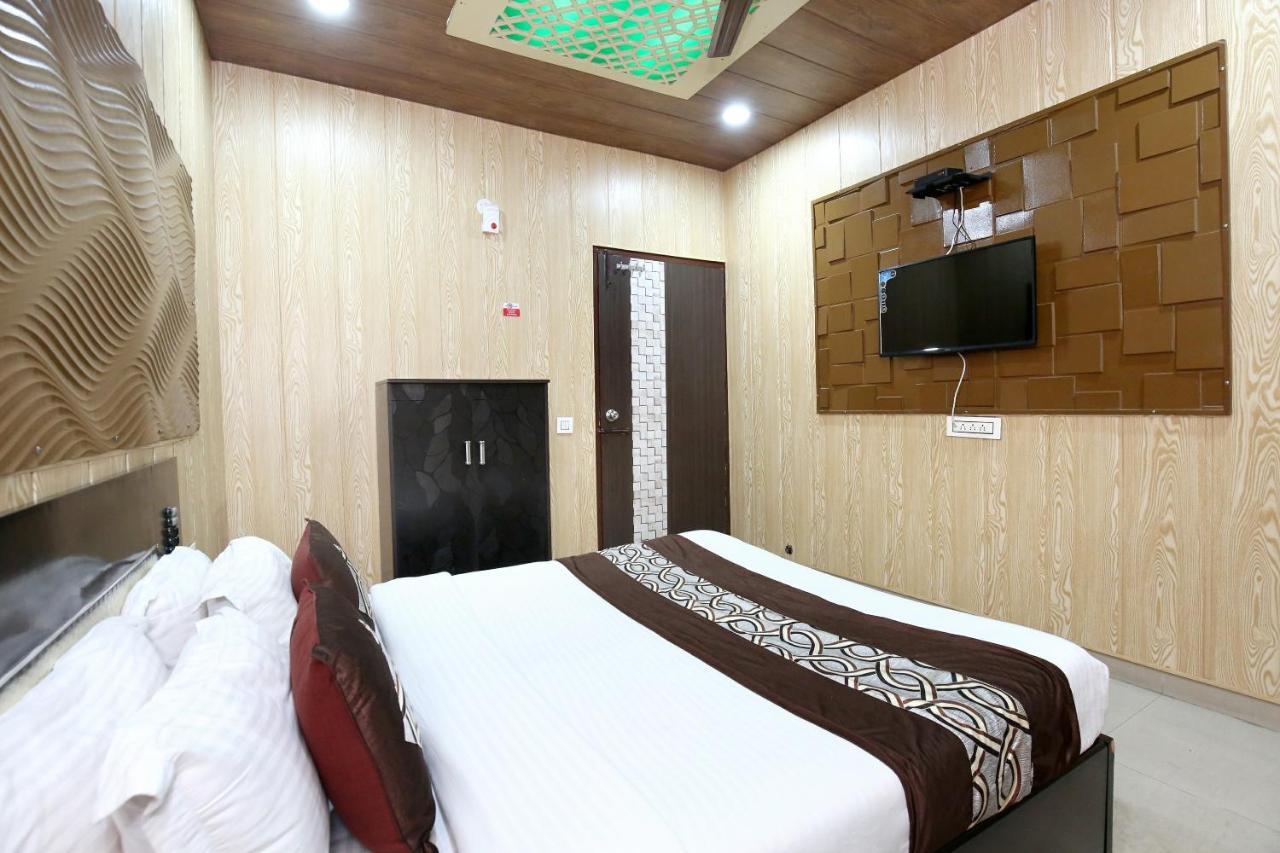 Oyo 8105 Royale Guest House Ludhiana Zewnętrze zdjęcie