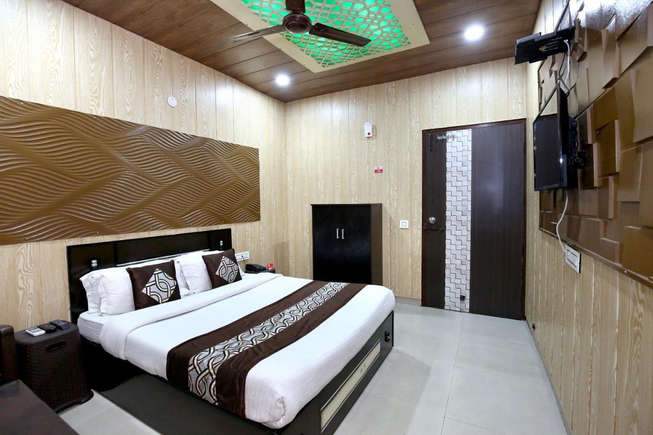Oyo 8105 Royale Guest House Ludhiana Zewnętrze zdjęcie