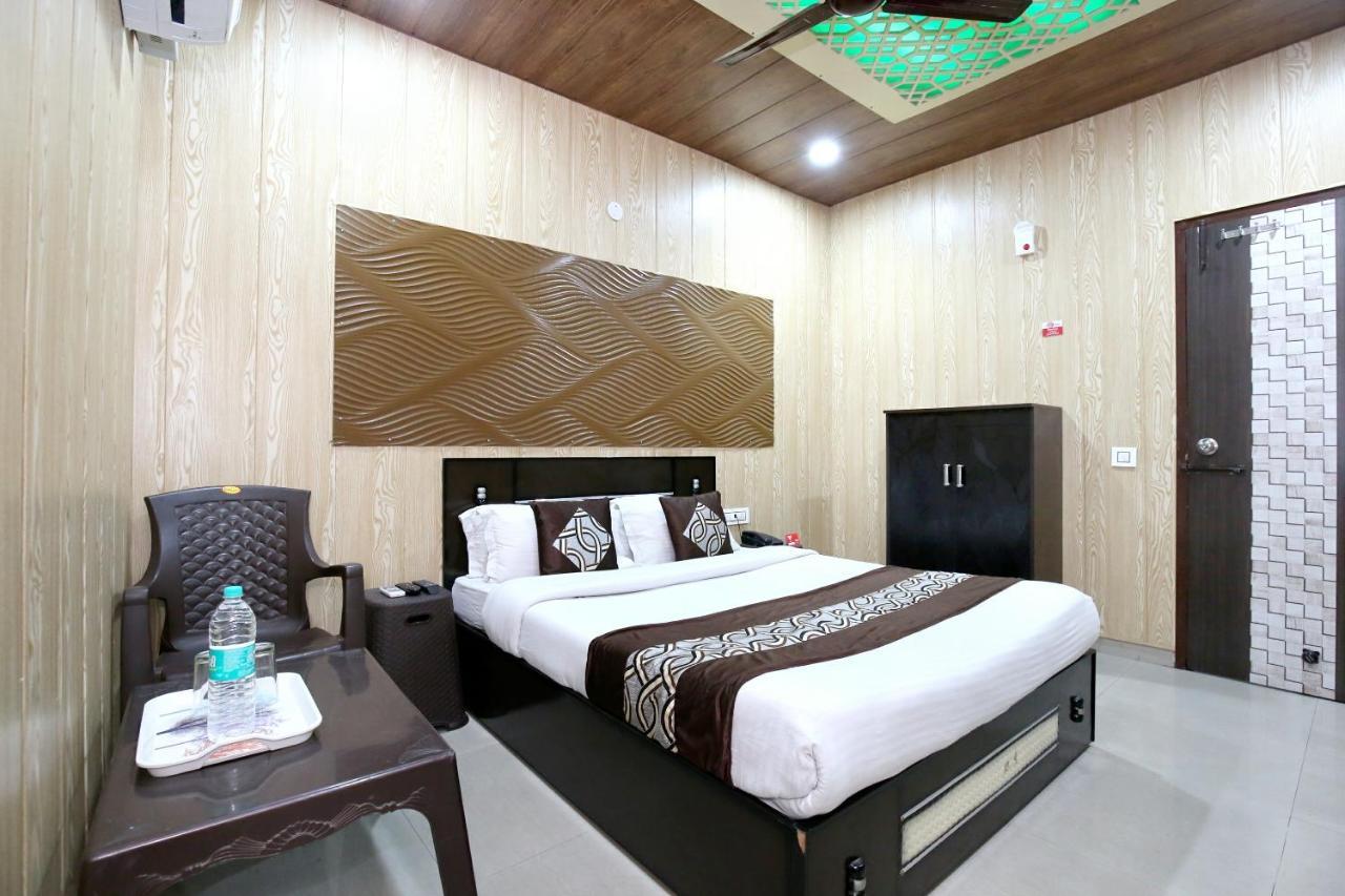Oyo 8105 Royale Guest House Ludhiana Zewnętrze zdjęcie