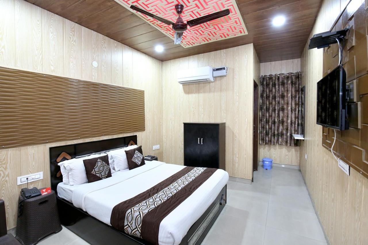 Oyo 8105 Royale Guest House Ludhiana Zewnętrze zdjęcie