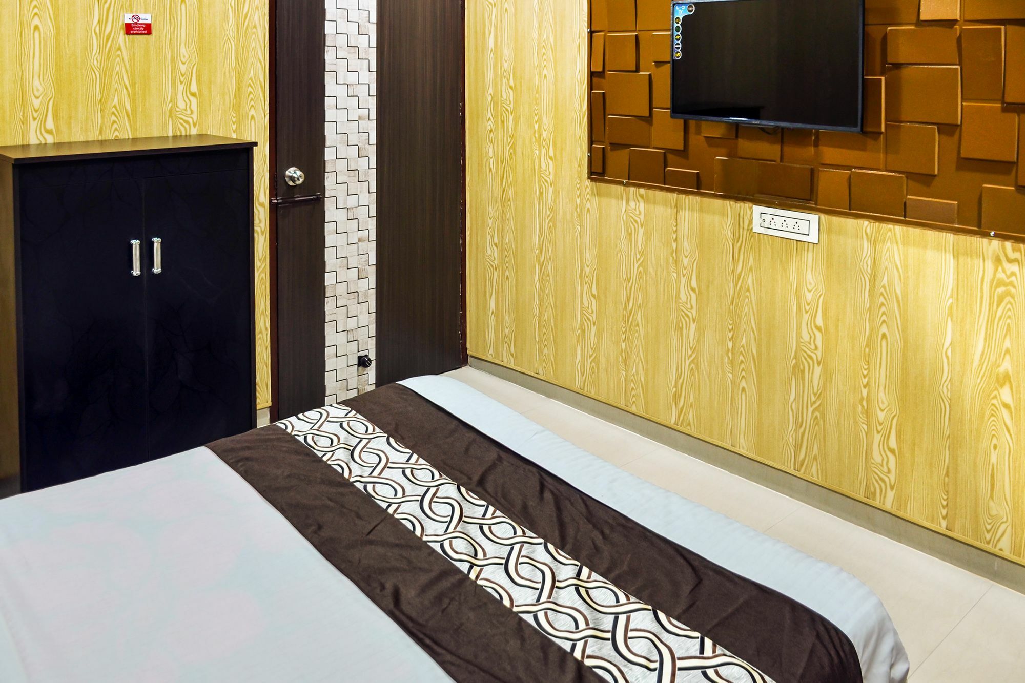 Oyo 8105 Royale Guest House Ludhiana Zewnętrze zdjęcie